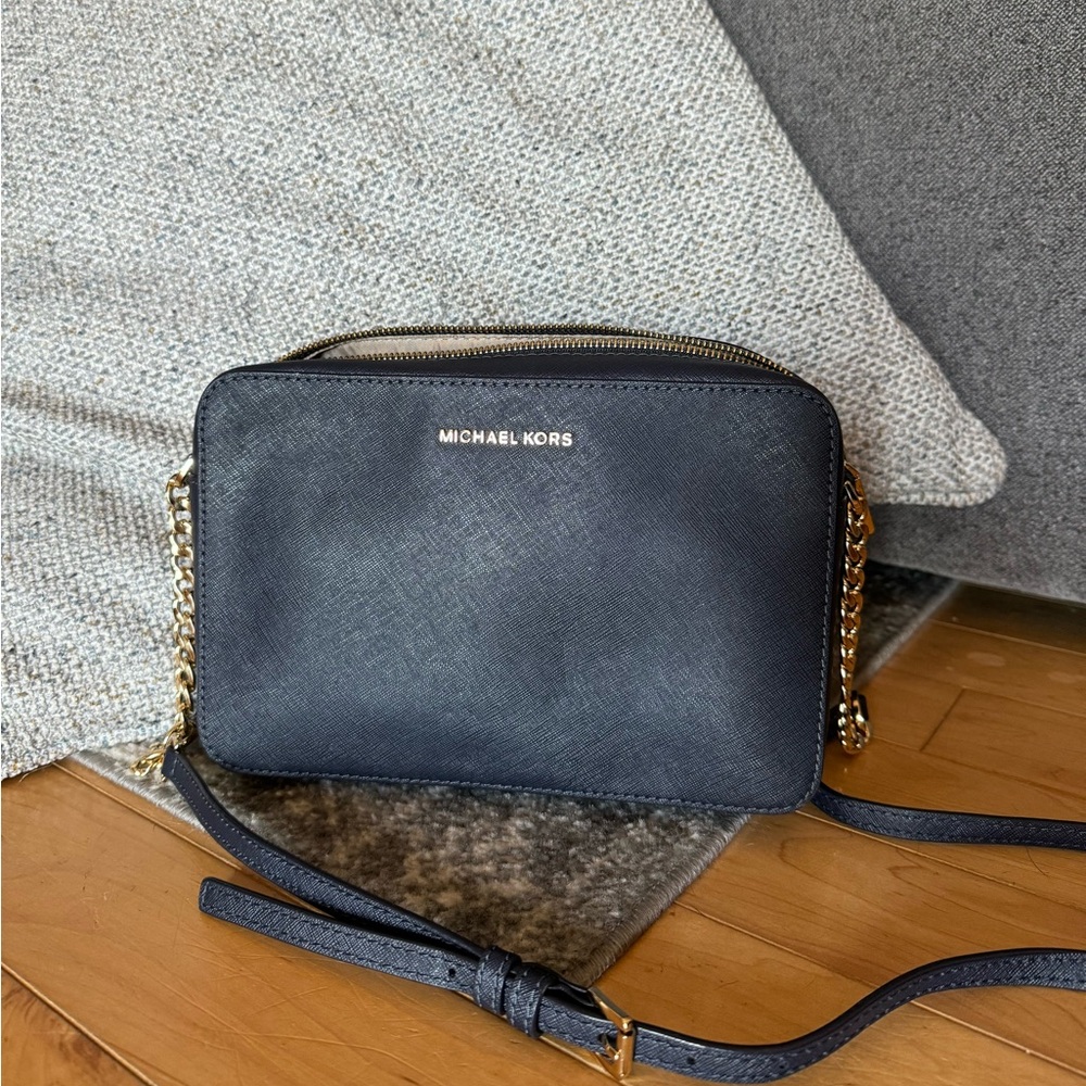 EUC Michael Kors Crossbody with Chain Strap